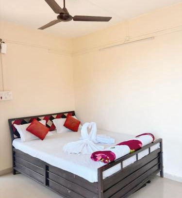 Lavasa Bed & Breakfast | Lake view dining and Lodging