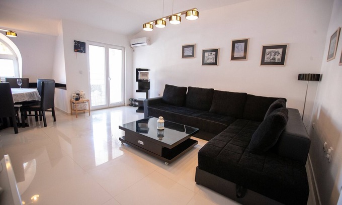 Ohrid Apartment | Lake View Double Balcony City Center APT in Ohrid