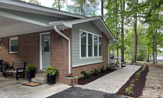 Clarksville House | LAKE VIEW! FISHERMANS DREAM! CLOSE TO BLUESTONE BOAT LANDING!