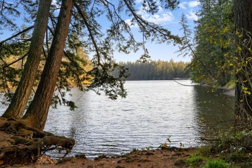 Carver House | Lake View House W Beautiful Acres To Explore