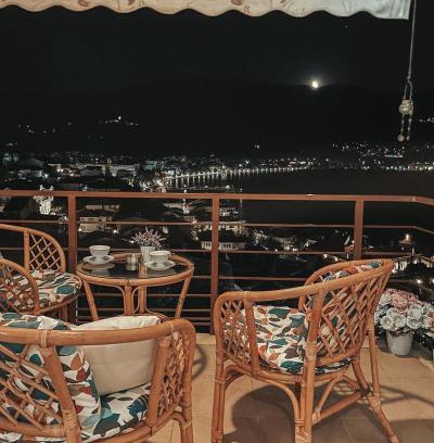 Varosh Apartment | Lake View, Old Town, Balcony, Family & Couples APT