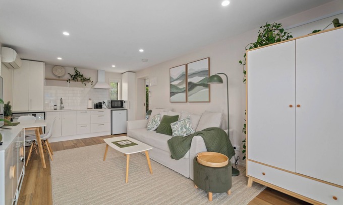 Sunshine Bay Apartment | Lake Wakatipu & Mountain Views, Close To Downtown