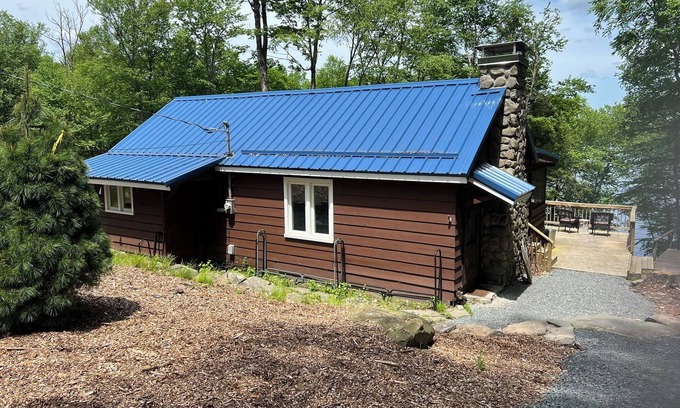 Wallenpaupauk Lake Estates Cabin | Lake Wallenpaupack Cottage with Private Dock, Kayak and Paddle Boards