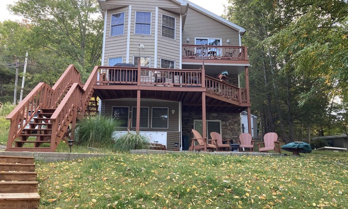 Greentown House | Lake Wallenpaupack Lakefront - Sleeps 8 - Dock Included!