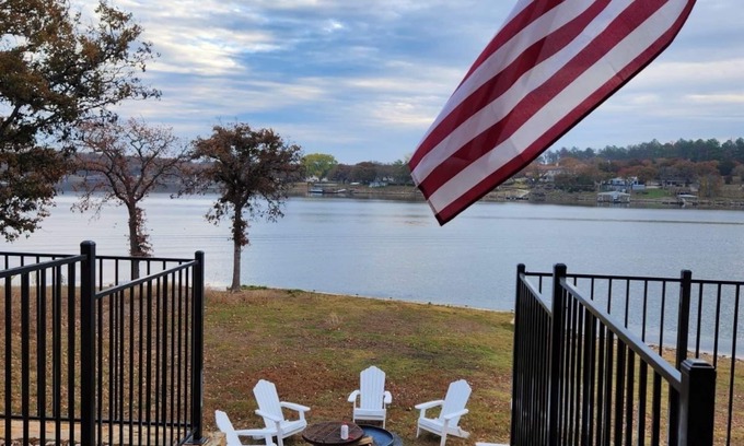 Bowie House | Lakefront 3-bedroom house on Amon Carter Lake in Bowie