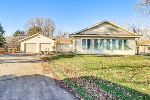 Aitkin House | Lakefront Aitkin Home with Sunroom Walk to Beach!