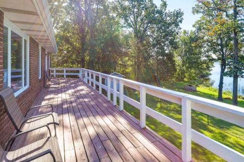 Horseshoe Bend House | Lakefront Arkansas Escape with Grill, Dock and Kayaks!