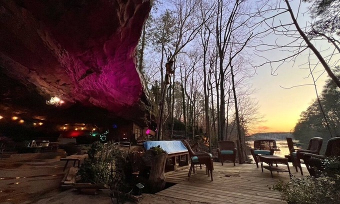 Houston Cabin | Lakefront Cave with Waterfalls,Firepits, and Outside Showers