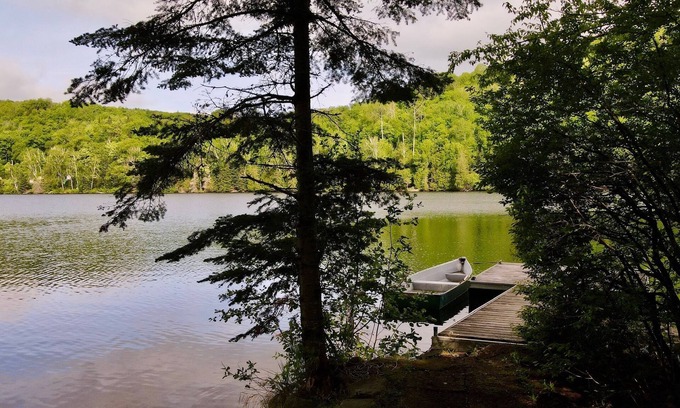 Amherst Cottage | Lakefront Cottage near Tremblant
