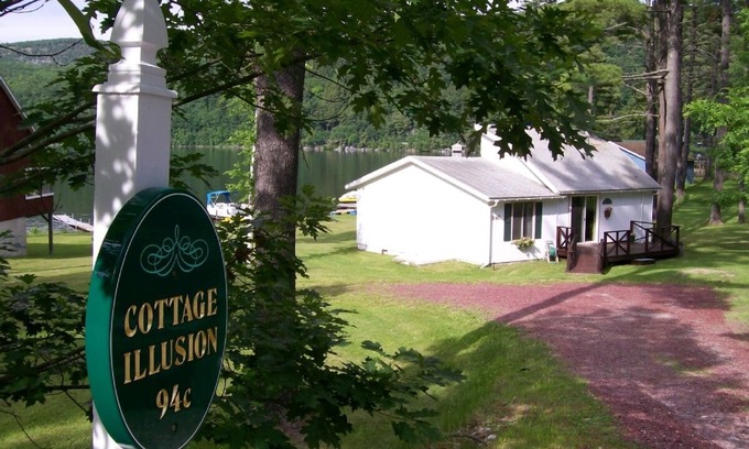 Wells Cottage | Lakefront Cottage w/Breathtaking Views! Hiking.PaddleBoat.Doc.Fishing.WiFi