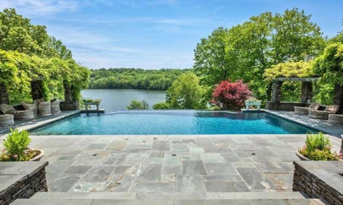 Waccabuc House | Lakefront Estate in Westchester