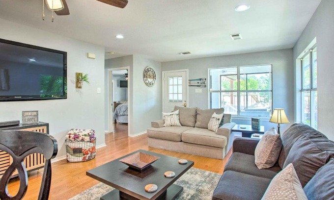 Cedar Creek Reservoir House | Lakefront Family Home with Boat Dock and Slip in Texas