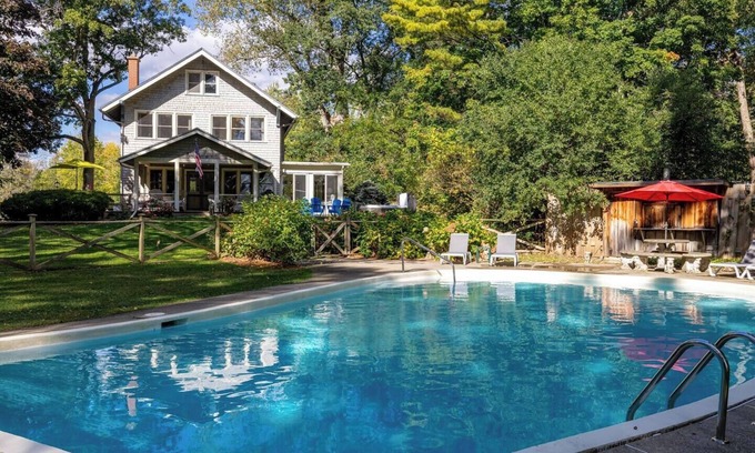 Fort Erie House | Lakefront Getaway w/Private Nordic Spa + Hot tub