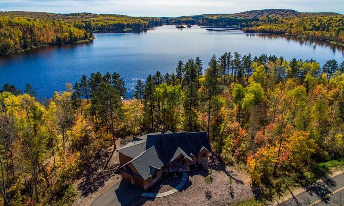 Embarrass House | Lakefront Giants Ridge Retreat Near Ski and Golf!