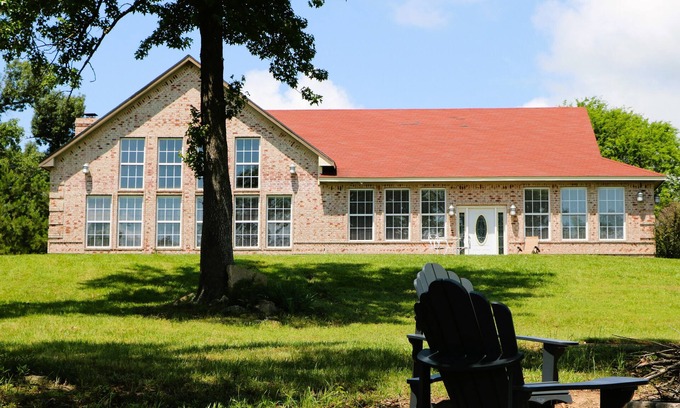 Chandler House | Lakefront Home! Relax and Enjoy Wide Open Views of Lake Palestine!