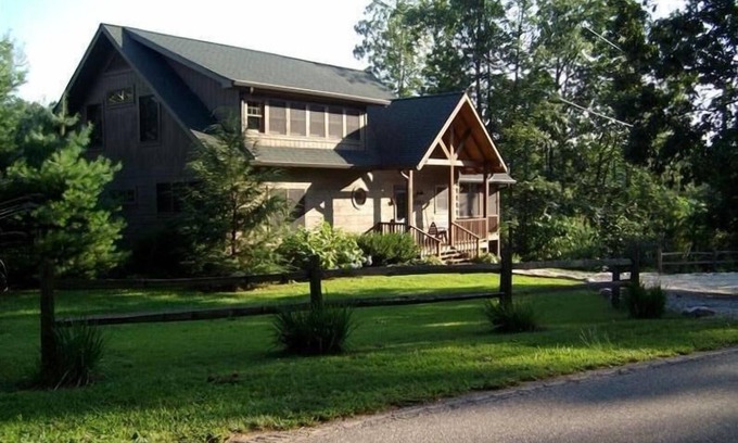 Robbinsville House | Lakefront Log Home on Spectacular Mountain Lake