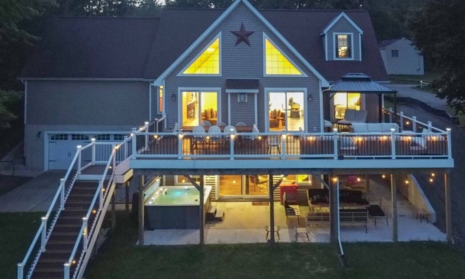 Smyrna House | Lakefront Maston Haven