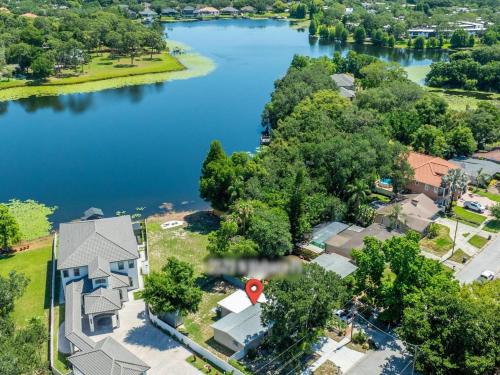 Carrollwood House | Lakefront private oasis in Tampa Bay