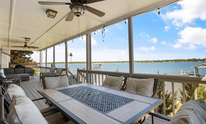 Carolyn Estates House | Lakefront property perfect for fishing and boating. Fall dates available!