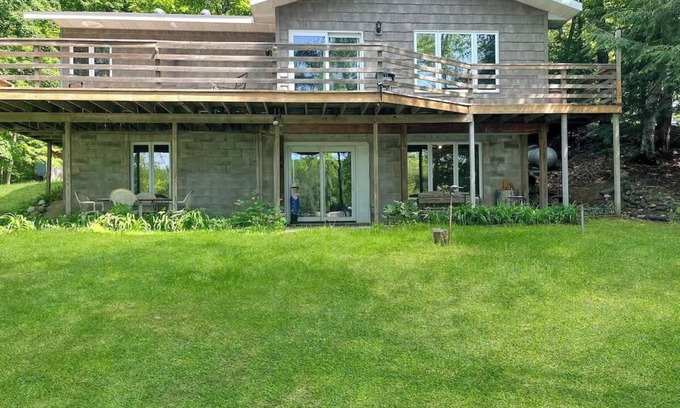 Gleason House | Lakefront Retreat in Gleason