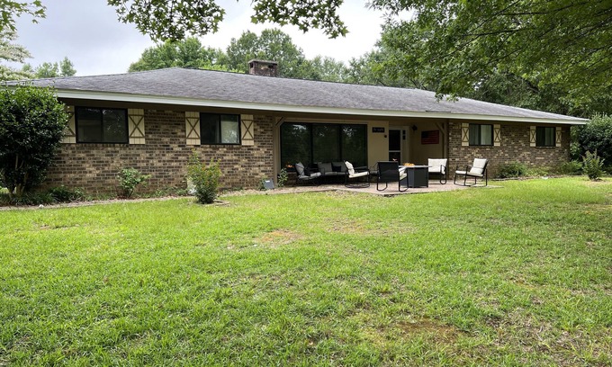 Steens House | Lakefront retreat, perfect for Alabama or Mississippi State games.