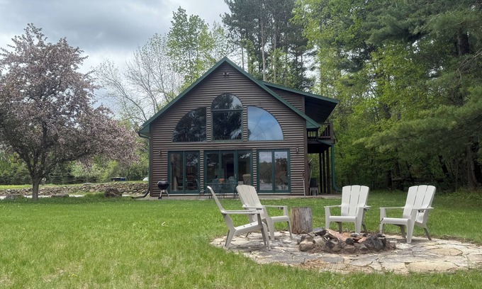 Galloway House | Lakefront Vacation Home