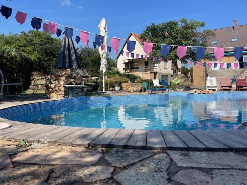 Bekecs Apartment | LakePark Garden Villa with swimming pool & park