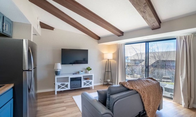 Kimberling City Apartment | Lakeside Condo w/Hot Tub & Pool