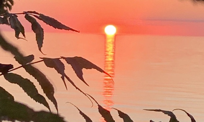 Town of Porter Cottage | Lakeside Cottage w/Private Beach and Sunset Views-Niagara