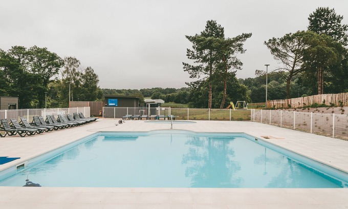 Rochefort-en-Terre Ski Chalet | Lakeside Cottage with Seasonal Pool and WIFI