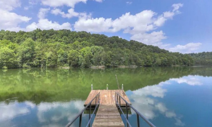 Lynchburg House | Lakeside Family Escape-Modern log home in secluded cove w/pvt. dock, Sleeps 12