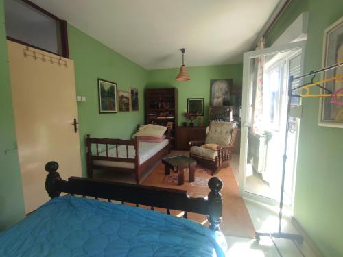 Niksic House | Lakeside gallery room