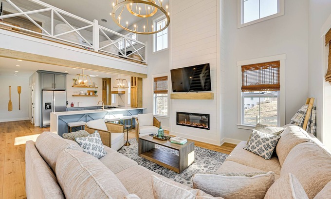 Clarkson House | Lakeside Home Near Mammoth Cave & Nolin Lake!