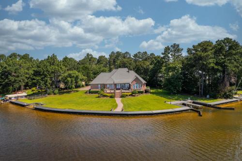 Olivia House | Lakeside Lane Retreat
