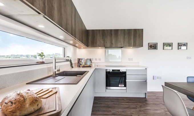 Sturminster Marshall Cabin | Lakeside Lodge by Grandeur Property