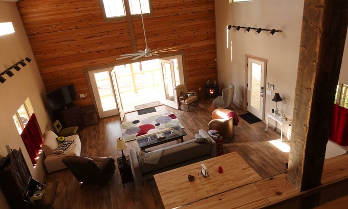 Mathiston Cabin | Lakeside luxury cabin on 125 acres. 20 min to MSU - Sleeps 6