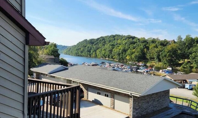 Cheat Lake House | Lakeside Townhouse close to highways & town center
