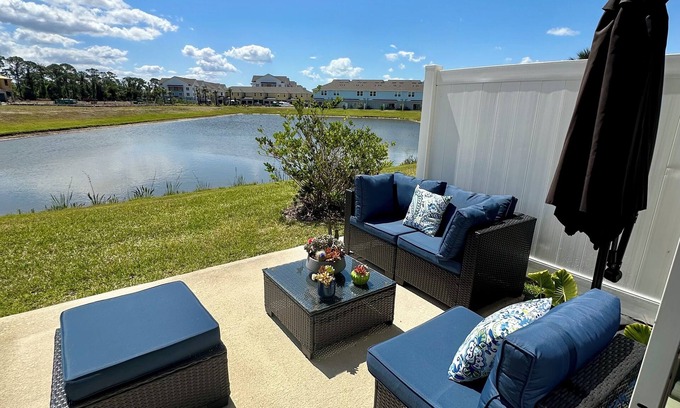 Laurel House | Lakeview Escape · Heated Pool · Pet-Friendly · 7 Min to Beaches