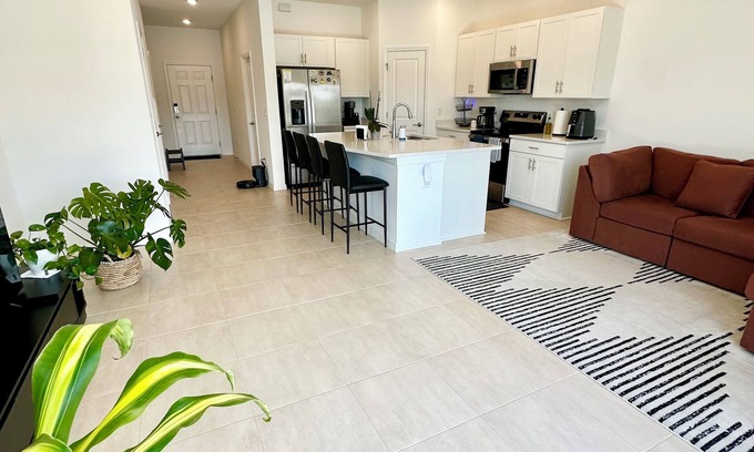 Laurel House | Lakeview Escape – Pool 7 min to Nokomis Beach