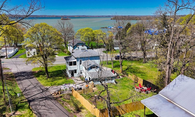 Union Springs House | Lakeview Getaway on Cayuga Wine Trail ~Fully Fenced Yard, 2 King Beds, Sunsets~
