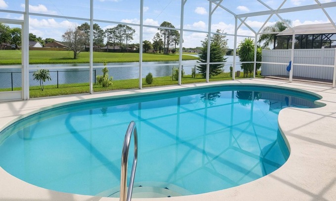 Indian Wells House | Lakeview Pool Villa, 3BD/2BA 10 min to Disney!