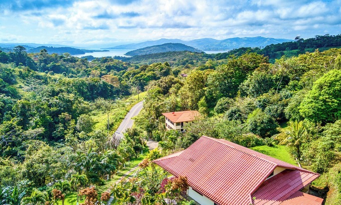 Aguacate Villa | Lakeview retreat, large 3BR villa w/volcano view, fiber-optic and all the birds!