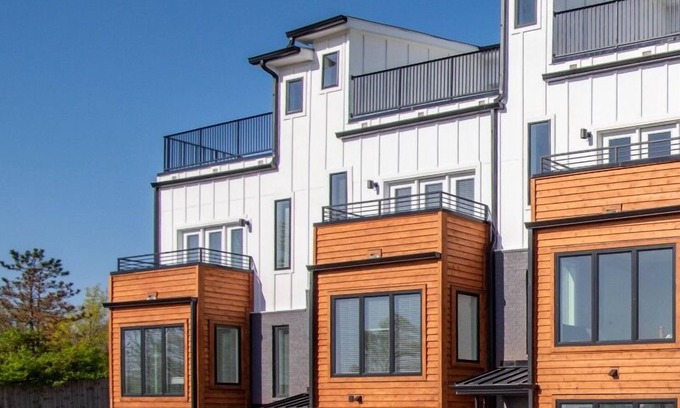 Whitebridge House | LaLa Lounge - Artful 2 Bedroom Townhouse with View