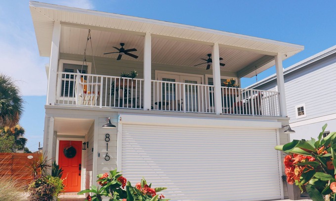 Horton Shores House | LaLa`s Beach Getaway - Spacious 5-bedroom house in charming New Smyrna Beach