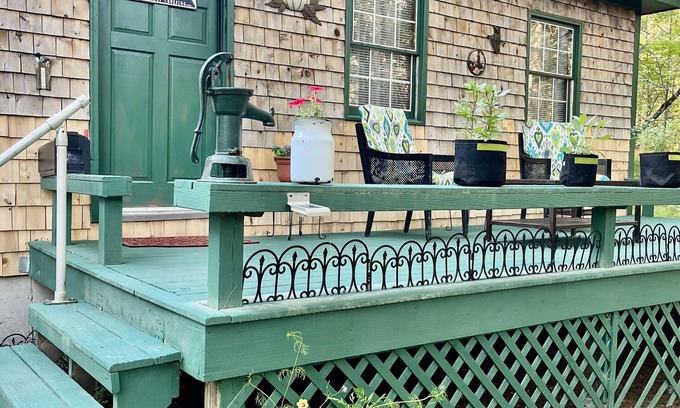 Lamoine Apartment | LAMOINE FALL DISCOUNT- 10% off 7 or more nights in effect September 1st !