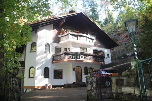 Wachenheim an der Weinstrasse House | Landhaus ideal 1