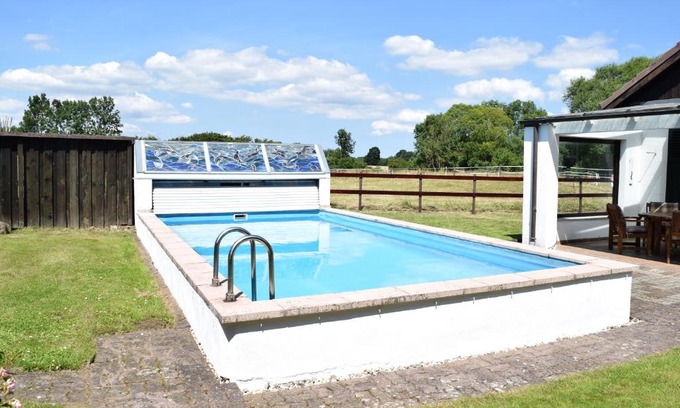 Bosau House | Landhaus Hideaway mit Aussenpool, Sauna und Kamin