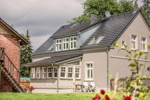 Hintersee Apartment | Landhaus hinter`m See Ferienwohnung Landliebe luxuriöser Wintergarten Kachelöfen