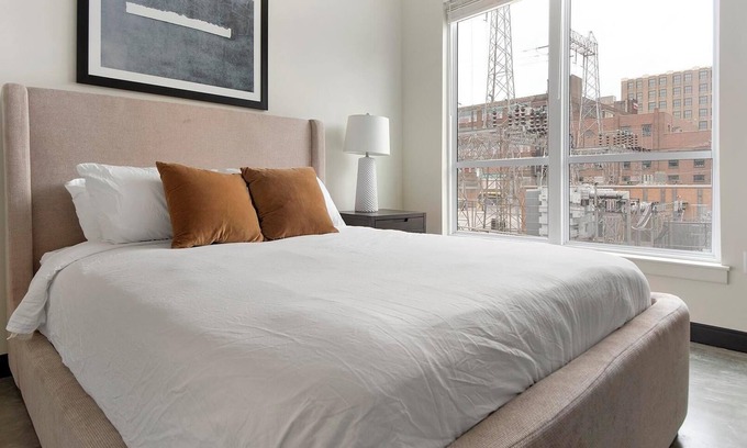 Downtown St. Louis Apartment | Landing at 11th & Spruce - 1 Bedroom in Downtown