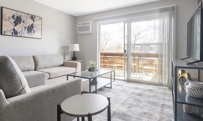 Ann Arbor Apartment | Landing at Arbor Haus - 2 Bedrooms in Carpenter